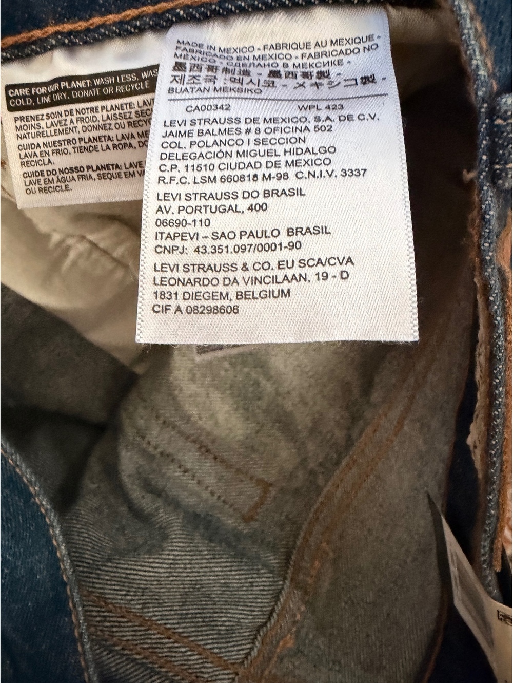 NWT Levi’s cut off shorts - Picture 4 of 7